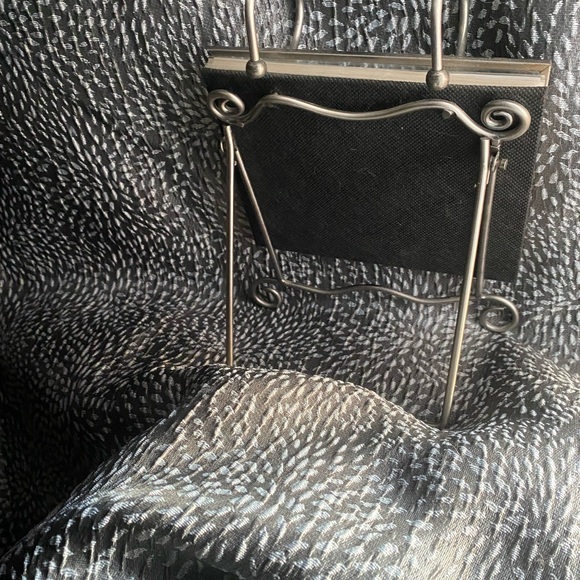 Flip Display Heart-Shaped Floral Art in Silver Frame - Picture 2 of 2